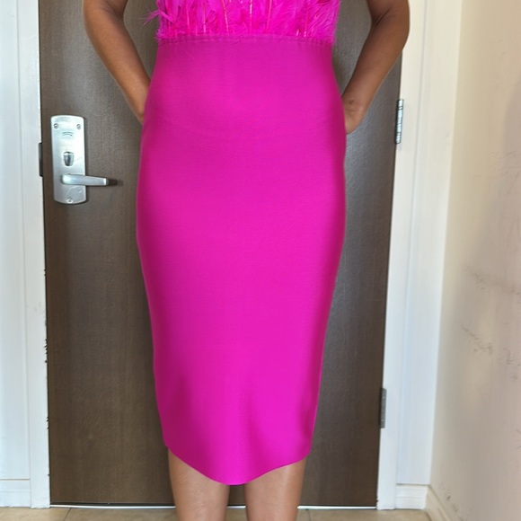 BRAND NEW BELLA BARNETT Parry Feather Strapless Midi Bandage Dress - Picture 4 of 15